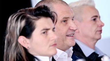 Clarissa Forster (l), DESG-Schatzmeisterin, DESG-Präsident Matthias Große und Stefanie Fuchs