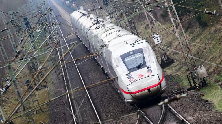 Ein Zug der Deutschen Bahn. 