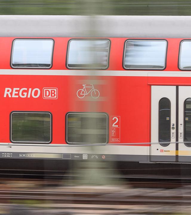 Eine Bahn der DB Regio.