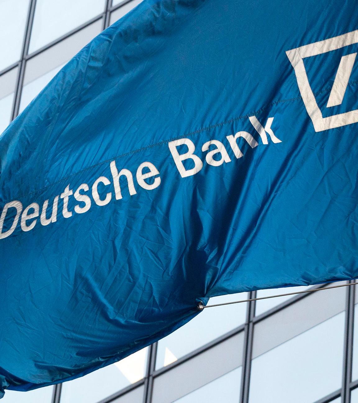 Flagge mit dem Logo der Deutschen Bank 