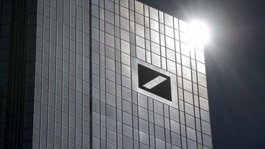 Deutsche Bank: Zwischen Razzia und Rekord