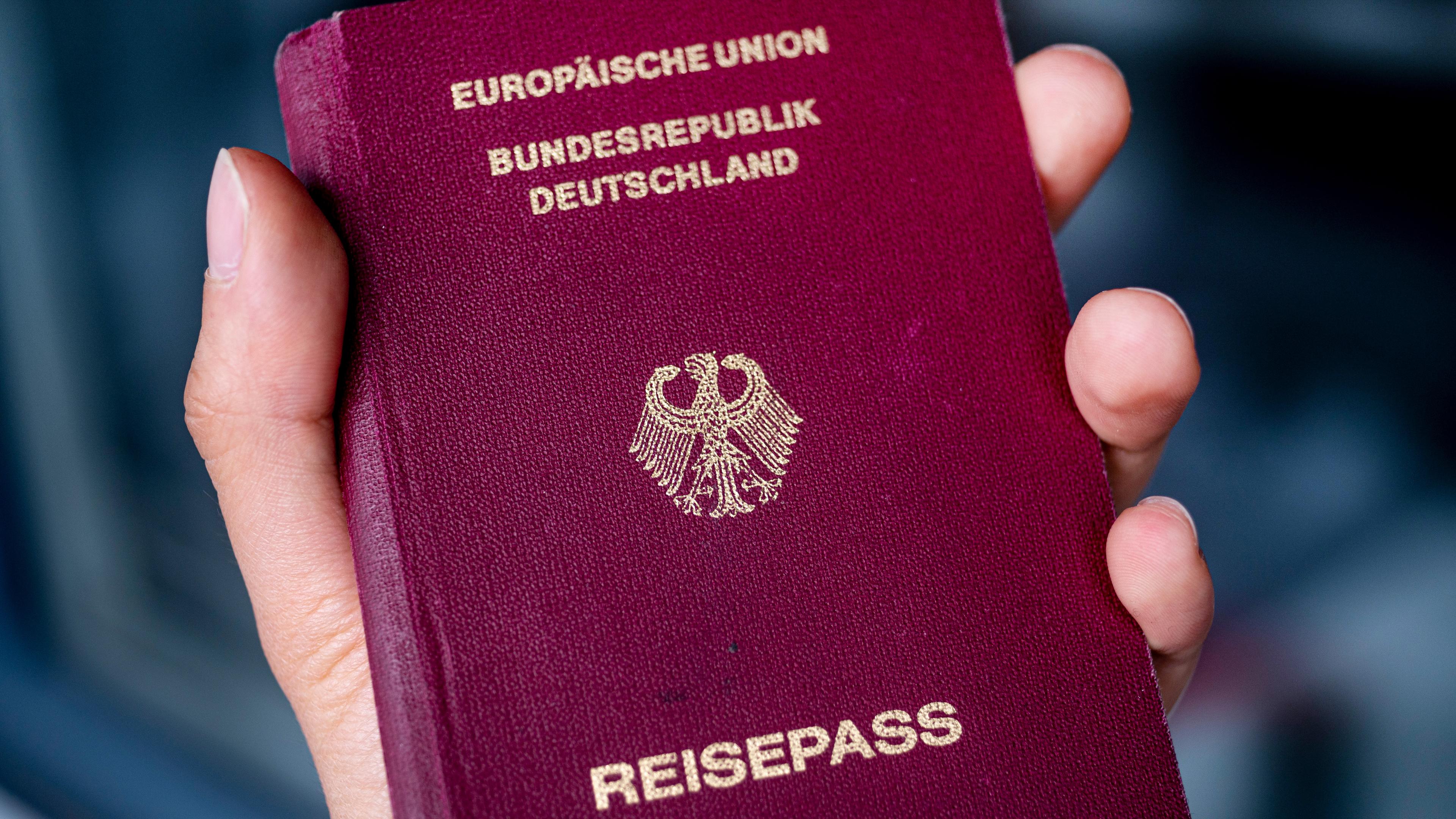 Ein deutscher Reisepass.