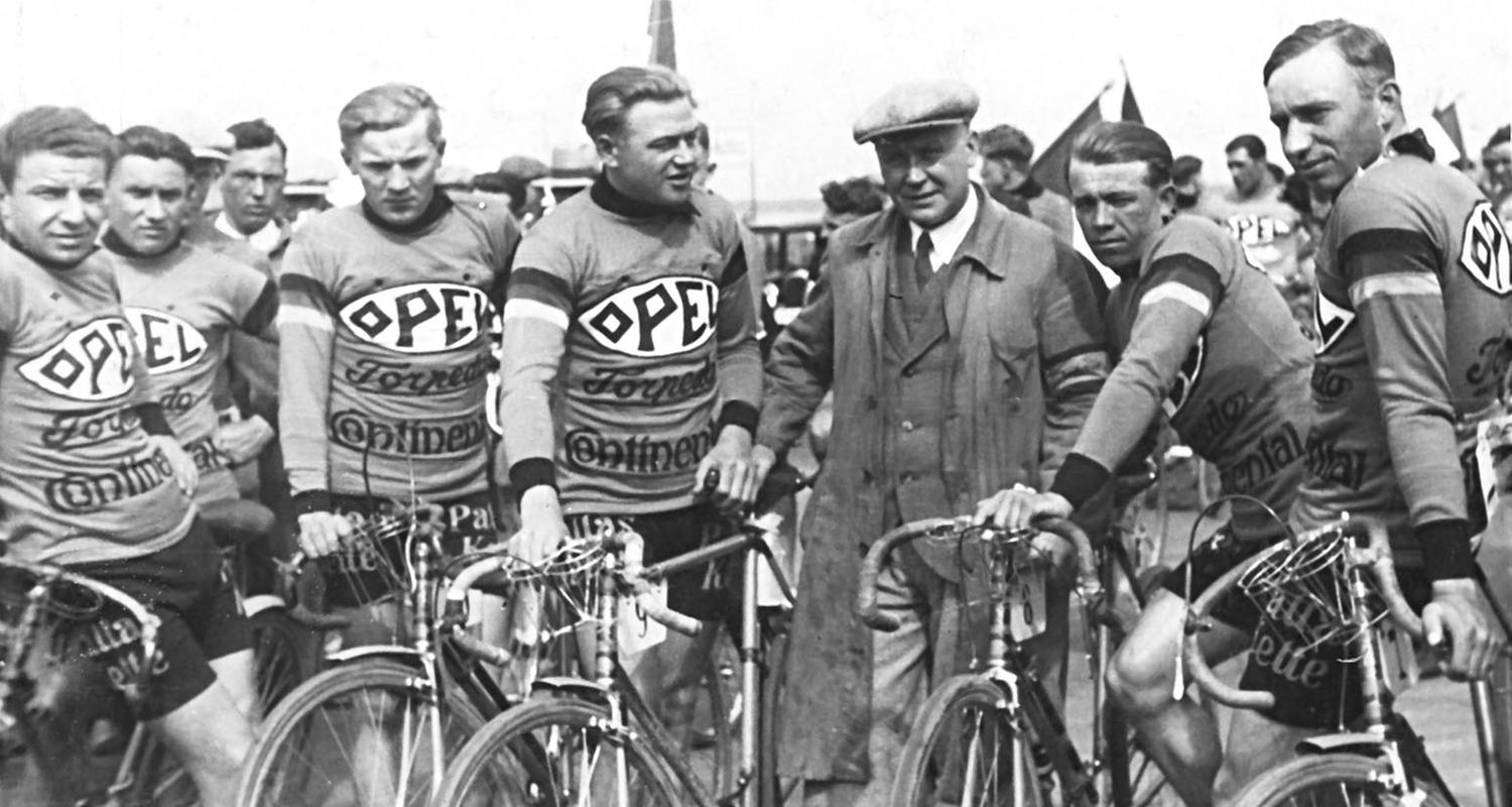 Erich Metze (ganz links) gewann 1931 die "Internationale Opel-Deutschland-Rundfahrt"