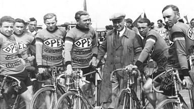 Deutsche Teilnehmer an der Deutschland Tour und der Tour de France 1931: v.l.n.r.: Metze, Geyer, Buse, Betreuer Matze Schmidt, Siegel, Stöpel.
