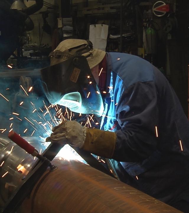 Schweißer in einem Betrieb