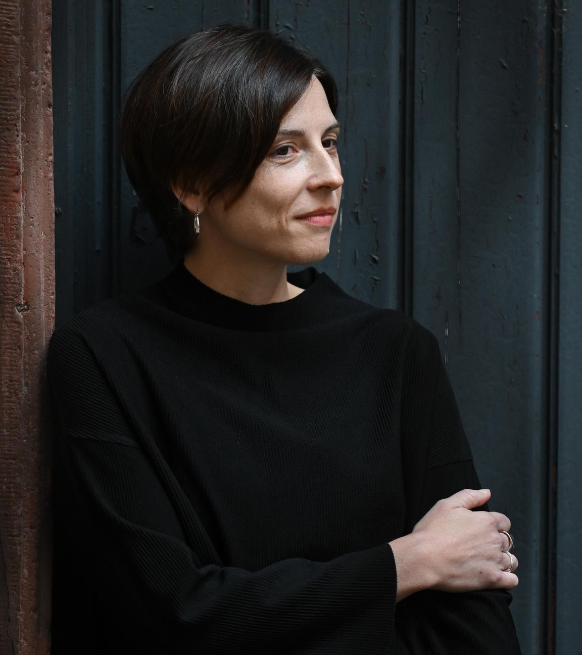 Autorin Dorothee Elmiger kommt zur Verleihung des Deutschen Buchpreises 2025 in den Römer in Frankfurt am Main.