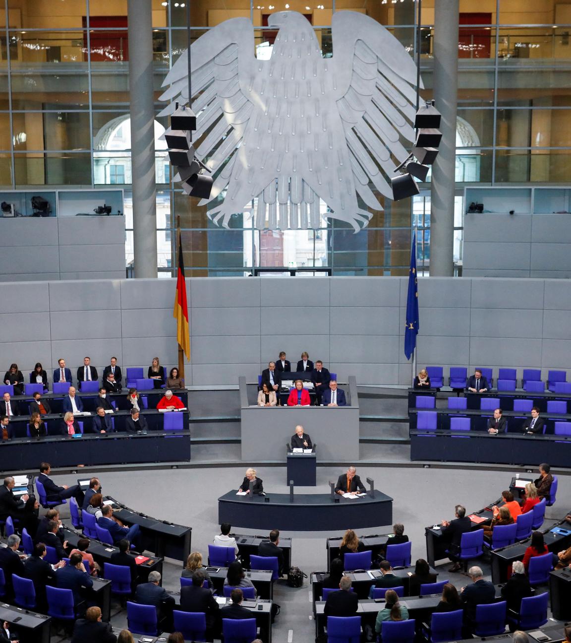 Wolfgang Schäuble (CDU) spricht während einer Bundestagssitzung