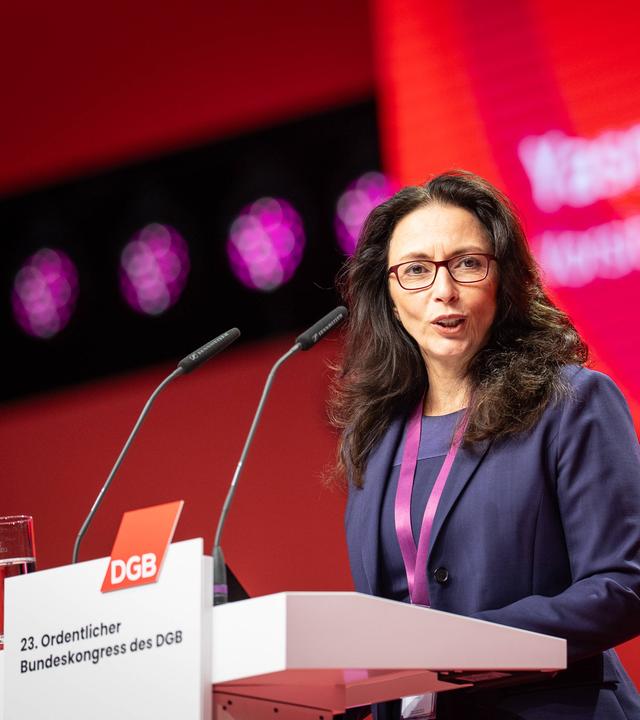 Berlin: Yasmin Fahimi bei der Eröffnung des Bundeskongresses des Deutschen Gewerkschaftsbundes.