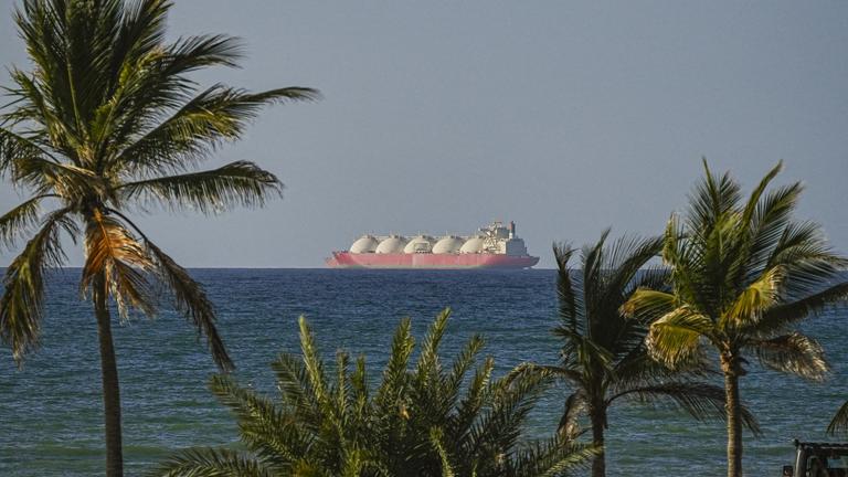 Straße von Hormus: Ein Schiff passiert das Seegebiet. 