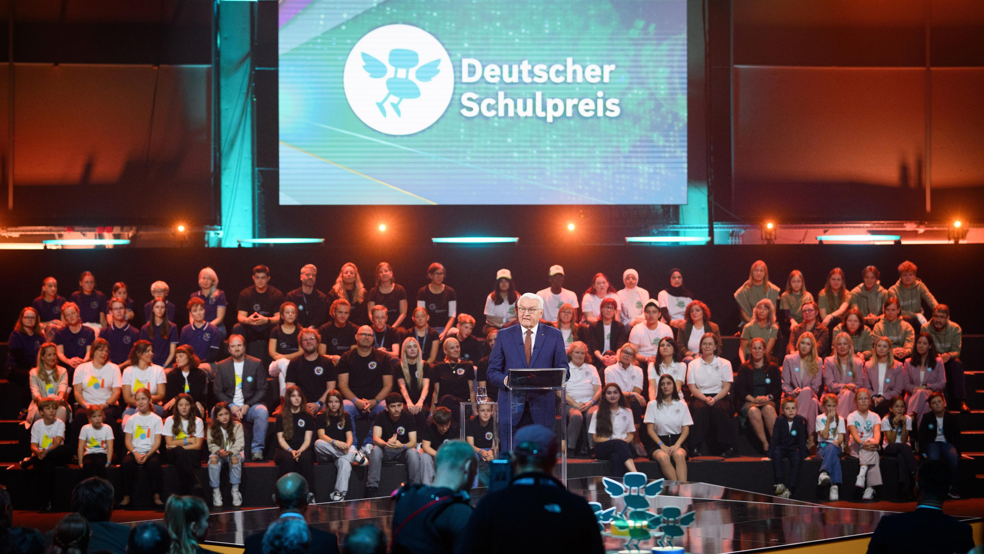 Bundespräsident Frank-Walter Steinmeier spricht bei der Verleihung des Deutschen Schulpreises 2025.