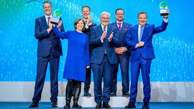 In einem feierlichen Festakt hat die Deutsche Bundesstiftung Umwelt mit Sitz in Osnabrück den diesjährigen Deutschen Umweltpreis in Höhe von gesamt 500.000 Euro in Mainz vergeben.