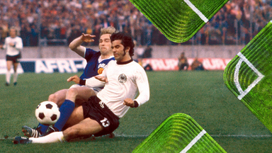Duell zwischen zwei DDR-Nationalspieler und bundesdeutschem Fußballspieler