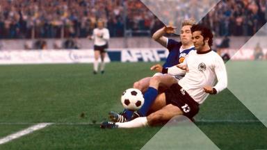 Duell zwischen zwei DDR-Nationalspieler und bundesdeutschem Fußballspieler