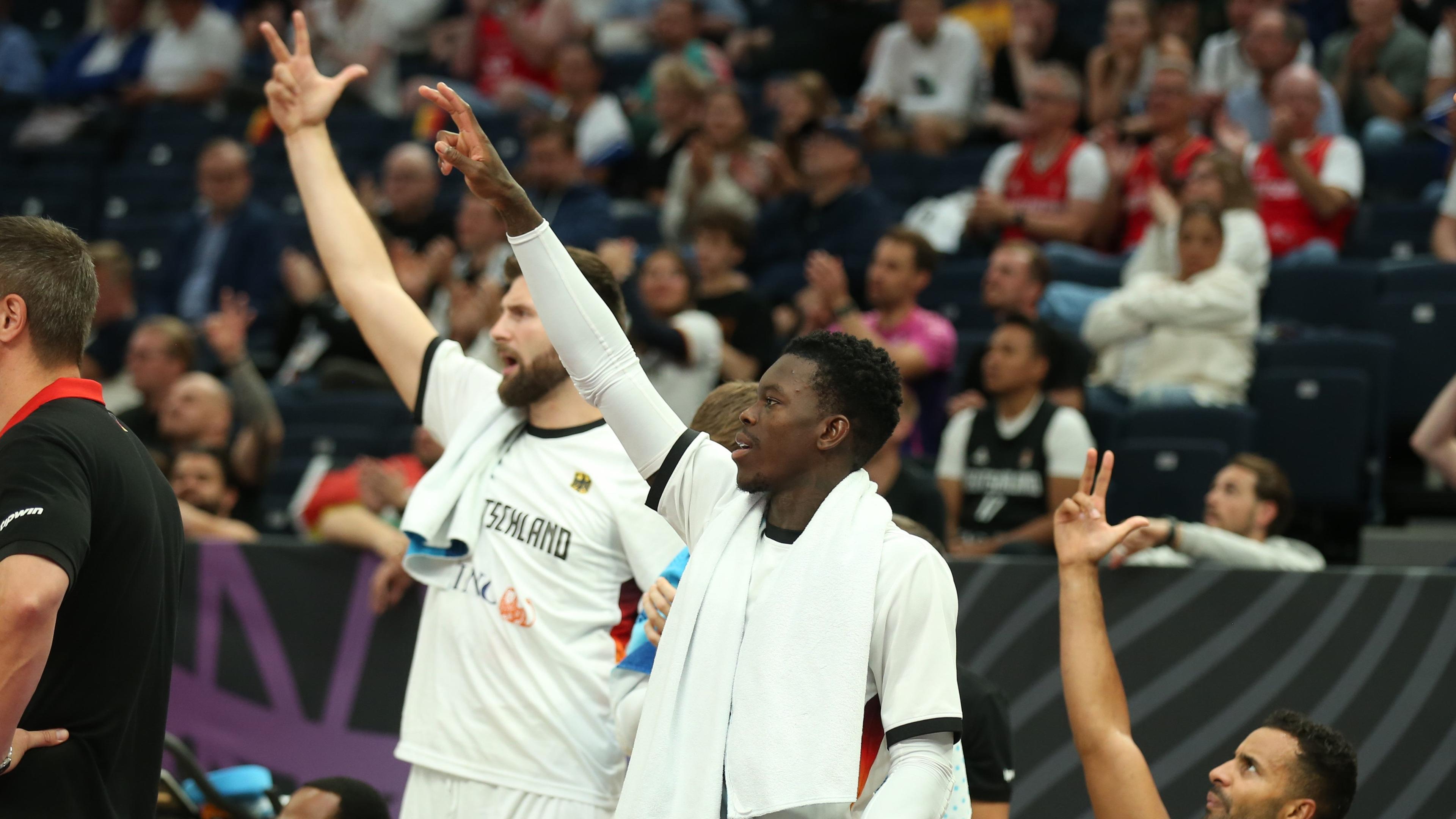 Dennis Schröder bejubelt einen erfolgreichen Drei-Punkte-Wurf