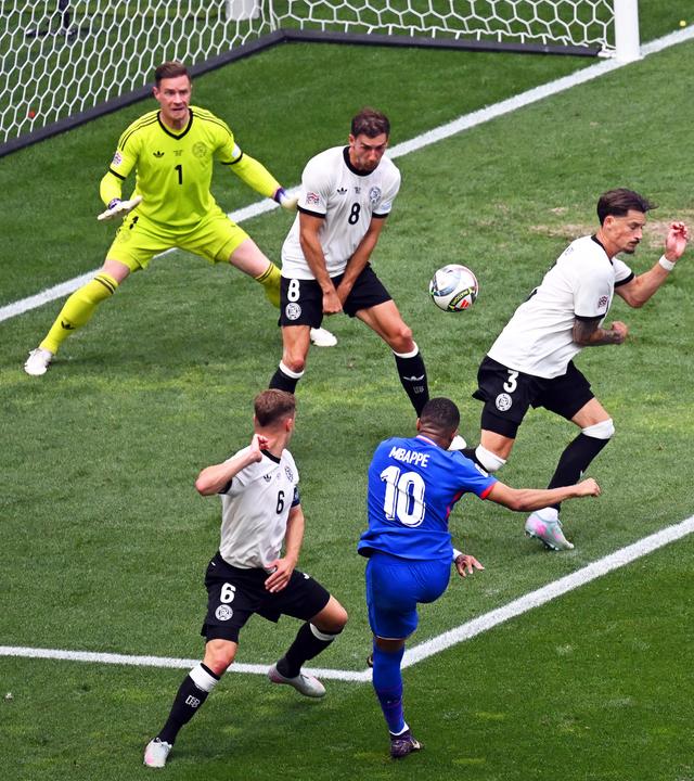  Frankreichs Kylian Mbappé erzielt den Treffer zum 0:1 gegen Deutschland beim Spiel um den dritten Platz am 08.06.2025.