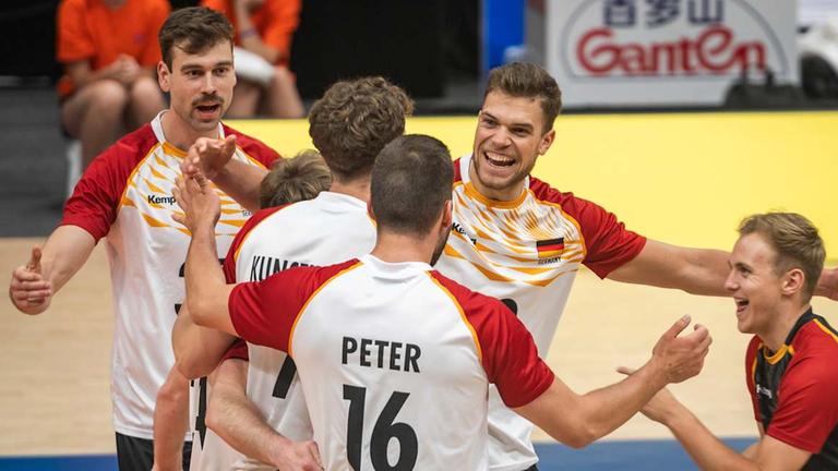 Die deutsche Mannschaft jubelt beim Spiel gegen Frankreich am 15.06.2025.