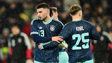 Deniz Undav und Lennart Karl nach dem Testspiel gegen Ghana am 30. März 2026.