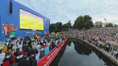 Fans beim Public Viewing