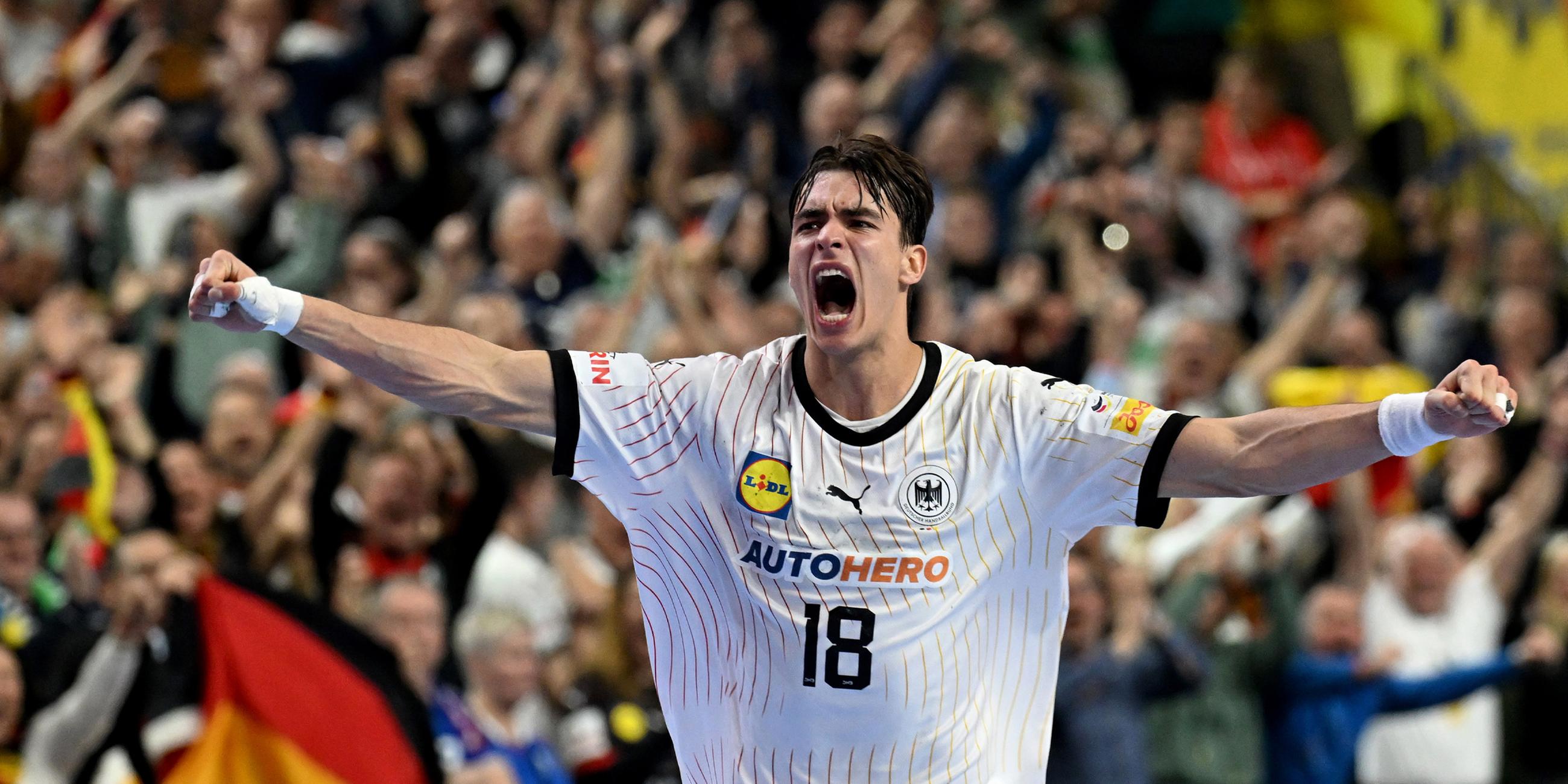 Deutschlands Julian Köster jubelt nach seinem Treffer beim Spiel gegen Island am 18.01.2024.