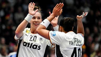 Emily Vogel (l.) und Aimee von Pereira klatschen ab