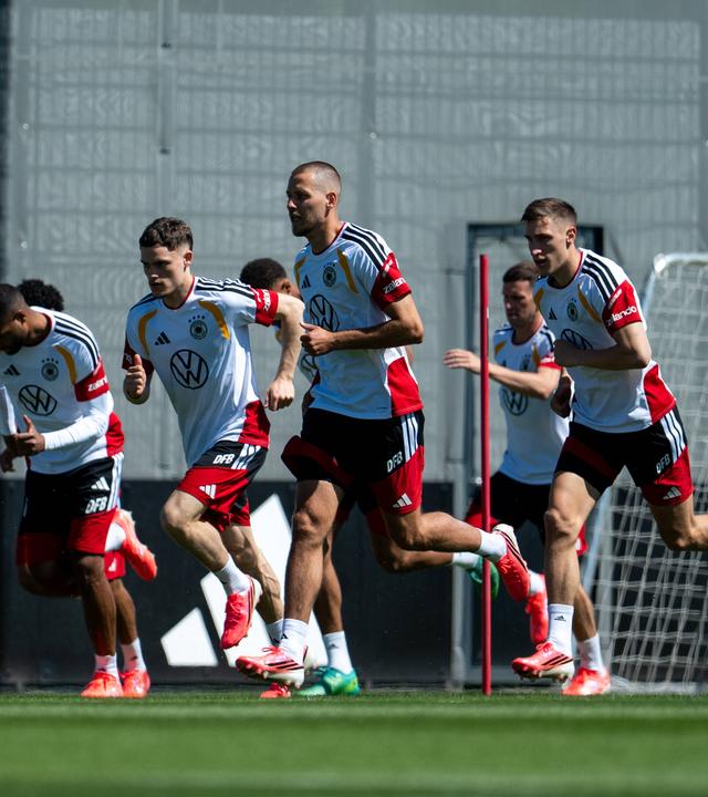 Die deutsche Nationalmannschaft trainiert.