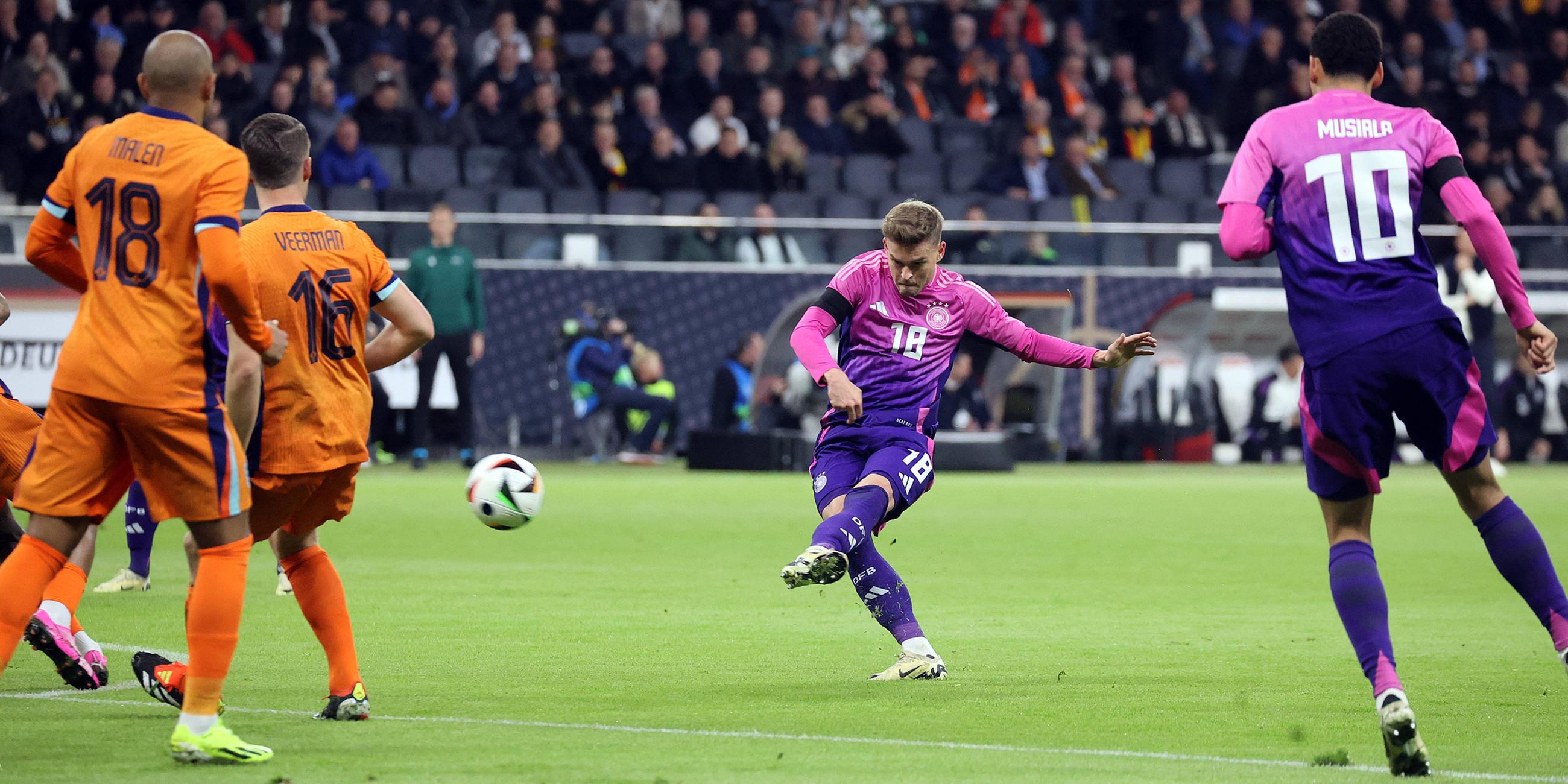 Maximilian Mittelstädt (Deutschland) schießt das 1:0 am 26.03.24.