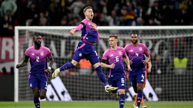 Deutschlands Maximilian Mittelstädt (2.v.l.) jubelt nach seinem Tor zum 1:1 mit den Teamgefährten Antonio Rüdiger (l), Joshua Kimmich (2.v.r.) und Jonathan Tah. 