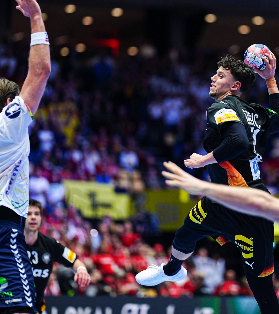 Wurf Tor Marko Grgic (Deutschland, 71).