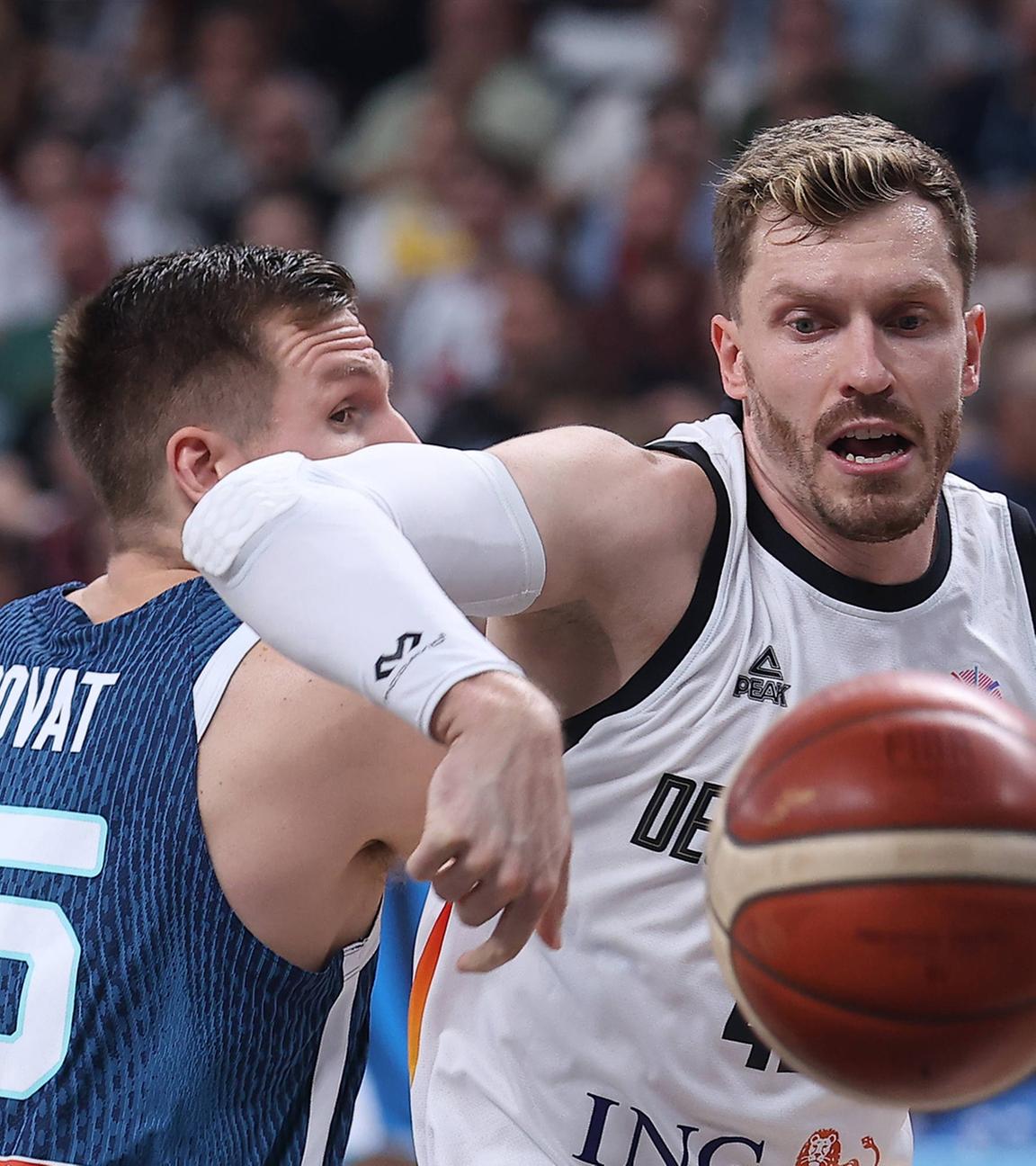 Andreas Obst, Basketballspieler der deutschen Nationalmannschaft, im EM-Spiel gegen Slowenien in der Xiaomi Arena in Riga am 10. September 2025.