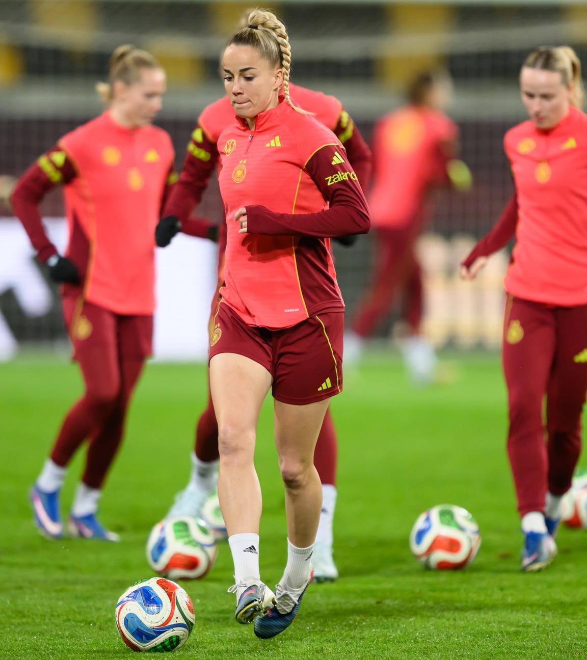 Sachsen, Dresden: Fußball: Frauen, vor dem WM-Qualifikationsspiel Deutschland - Slowenien