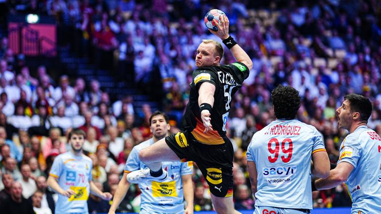 Antonio Serradilla (Spanien, 05) und Johannes Golla (Deutschland, 04) kämpfen. 