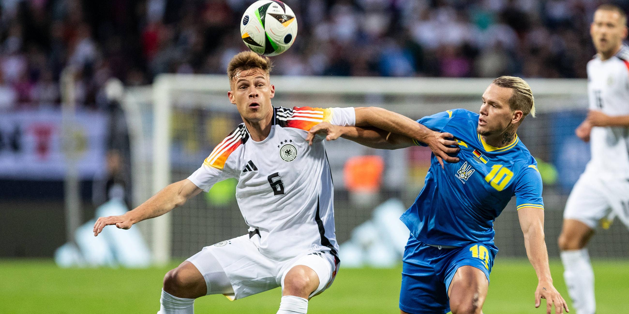 Joshua Kimmich (Deutschland, 6), Mykhailo Mudryk (Ukraine, 10) Länderspiel Deutschland - Ukraine.