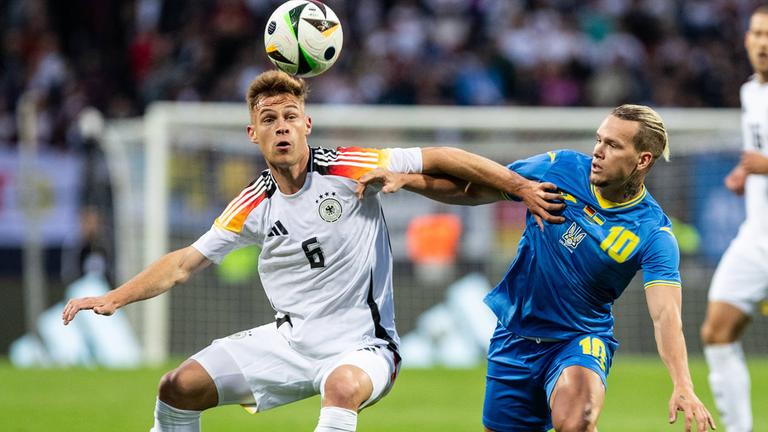 Joshua Kimmich (Deutschland, 6), Mykhailo Mudryk (Ukraine, 10) Länderspiel Deutschland - Ukraine.
