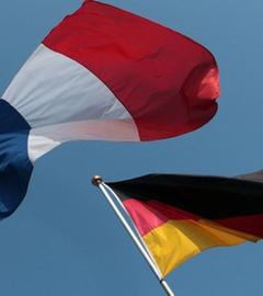 Deutsche und französische Flagge