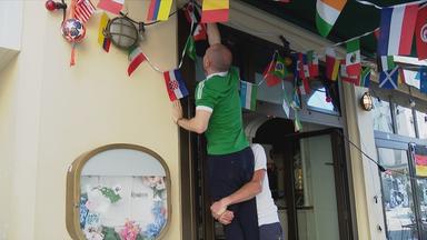 Deutsche Fans vor Bar