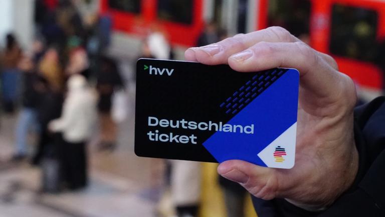 Ein Deutschlandticket der Hamburger Vermehrsverbunds HVV.