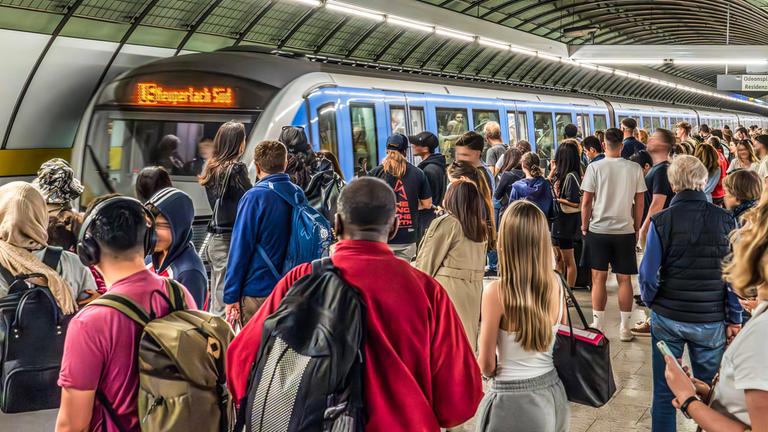 Einfahrende U-Bahn-Linie in München
