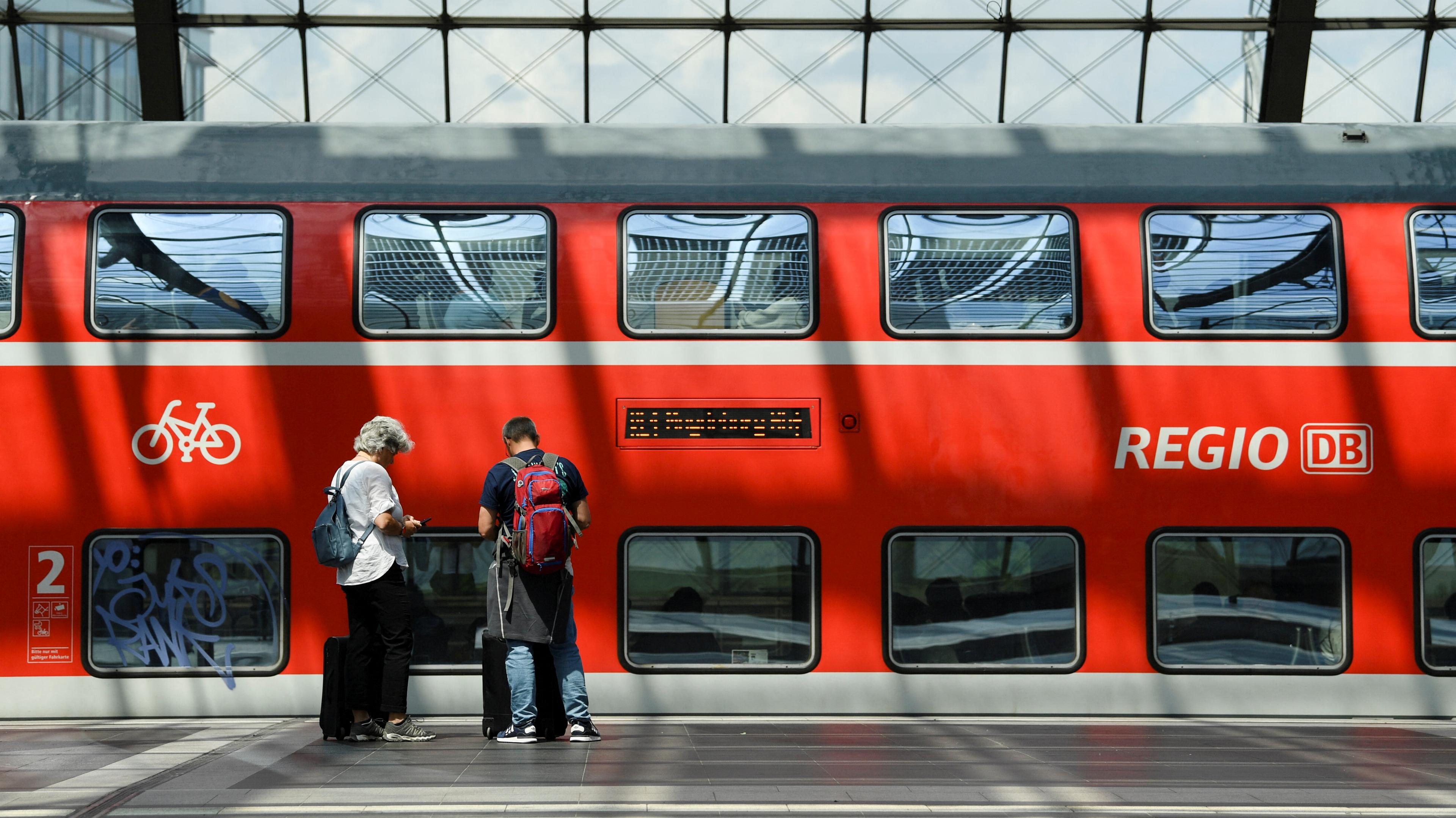 Regionalbahn im Bahnhof