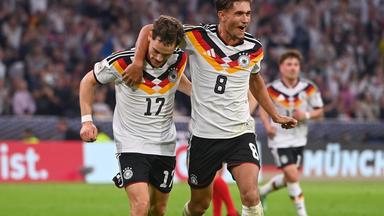 Torschütze Florian Wirtz jubelt nach dem 0:2.