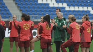 Die DFB-Frauen bereiten sich auf das Spiel gegen Australien vor.