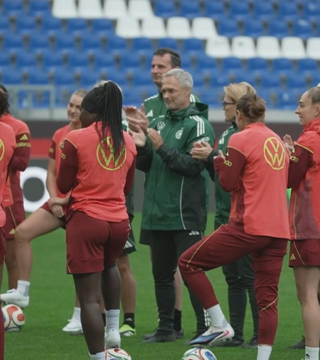 Die DFB-Frauen bereiten sich auf das Spiel gegen Australien vor.