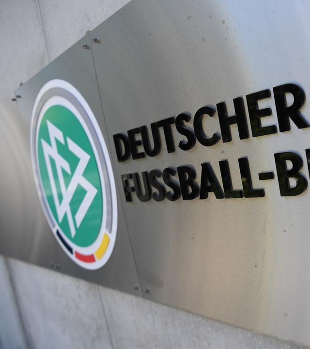 DFB-Logo an der DFB-Zentrale