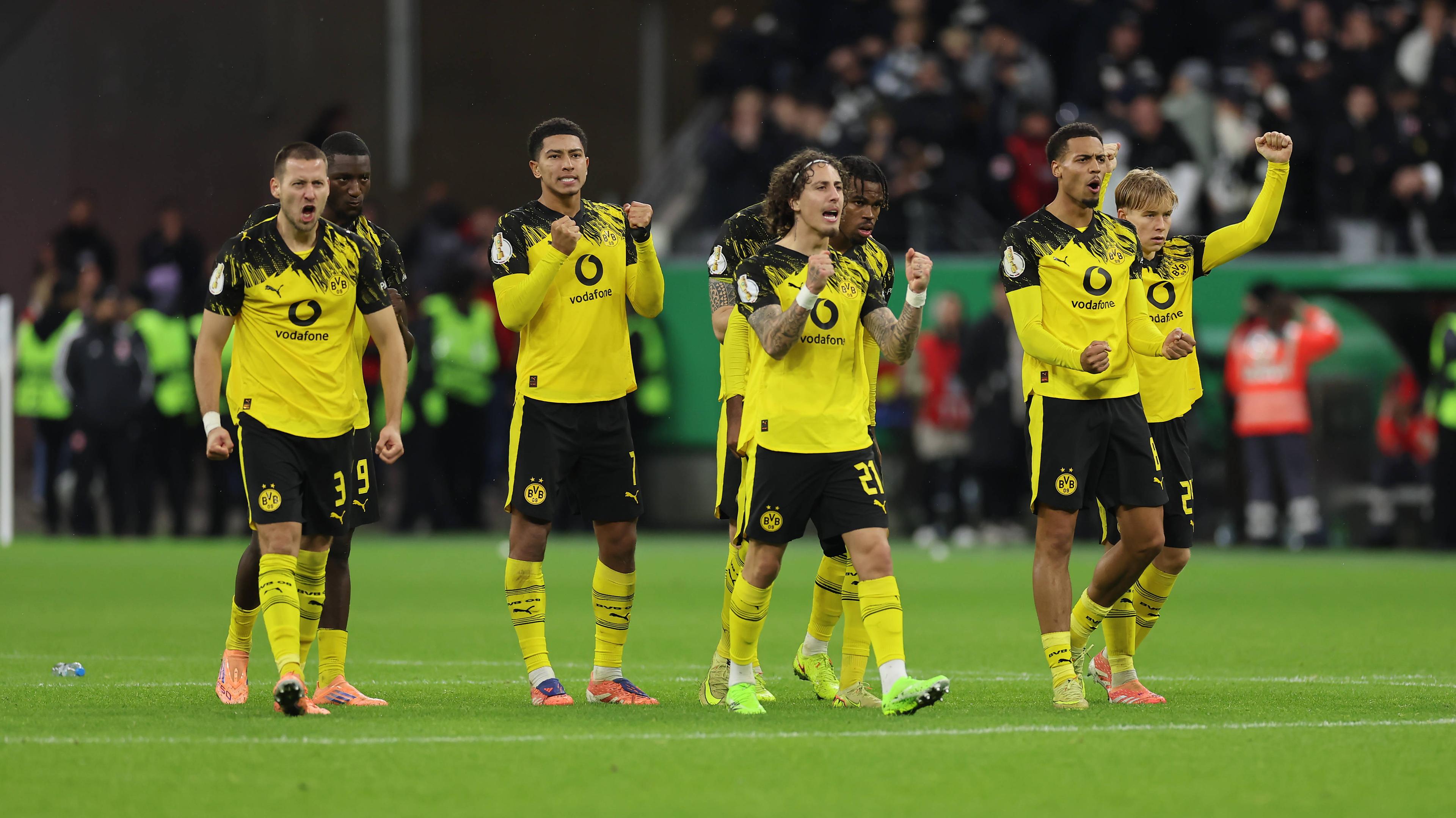 Marcel Sabitzer und Ansgar Knauff im Spiel Frankfurt gegen Dortmund am 28.10.25