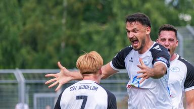 Torjubel zum 3:1 Führungstor von Haris Hyseni (SSV Jeddeloh II, 37) am 23.08.2026 in Oldenburg.