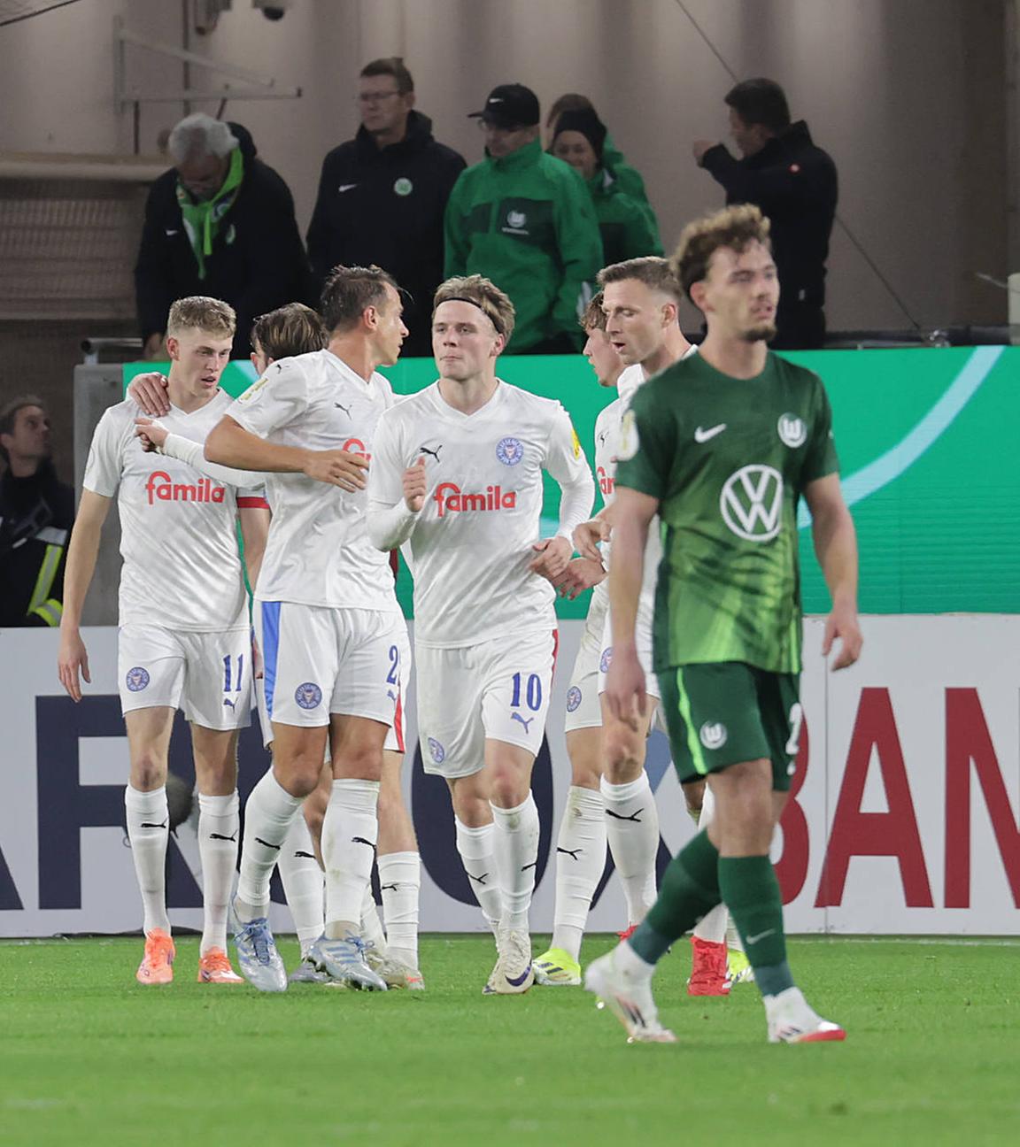 Kieler Spieler in Wolfsburg am 28.10.25