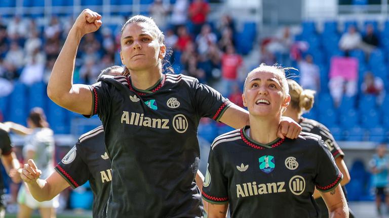 Jubel bei Jovana Damnjanovic und Georgia Stanway