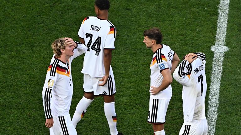 Frust  und Fassungslosigkeit bei den DFB--Kickern nach dem WM-Aus