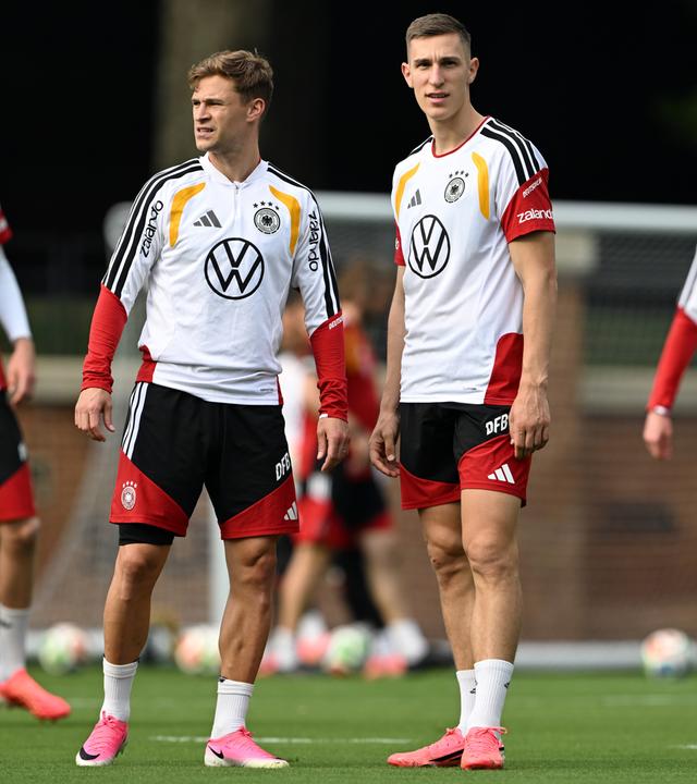 Joshua Kimmich und Nils Schlotterbeck im Training der Nationalmannschaft