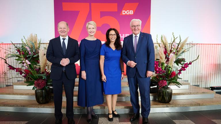 Olaf Scholz, Manuela Schwesig, Yasmin Fahimi und Frank-Walter Steinmeier (v.l.n.r.)