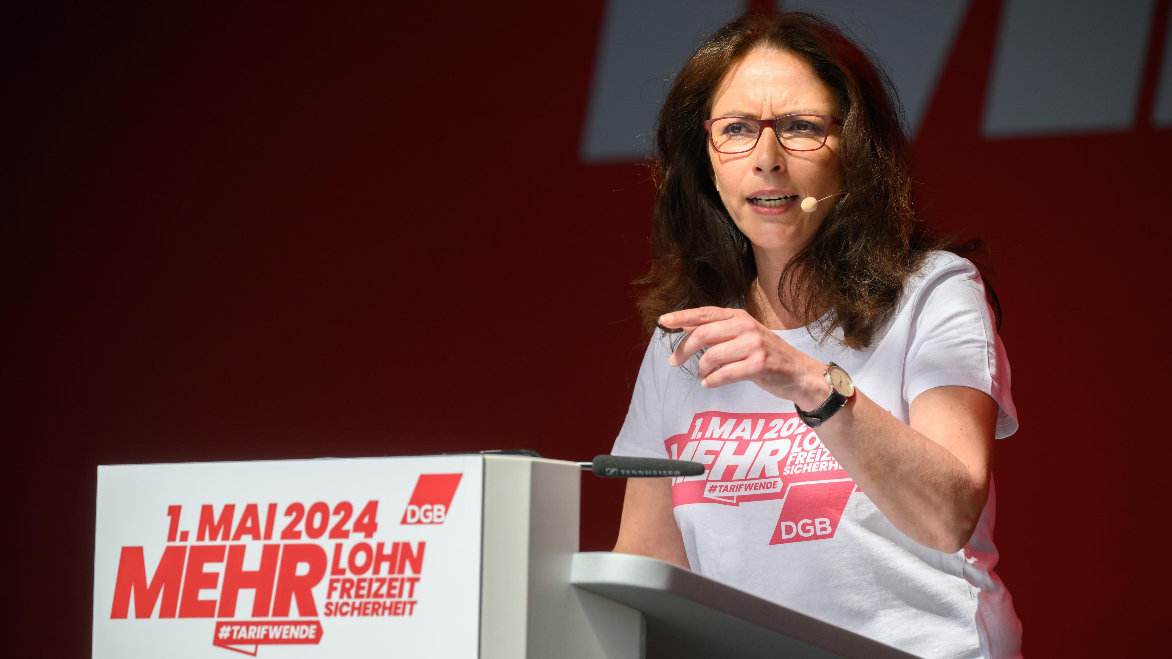 Yasmin Fahimi, DGB-Vorsitzende, spricht bei der Hauptkundgebung des Deutschen Gewerkschaftsbundes (DGB) zum 1. Mai